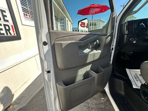 Used 2021 GMC Savana 3500 Extended w/ Power Convenience Package image 14