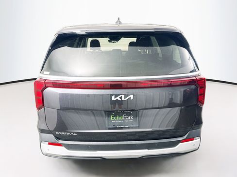Used 2025 Kia Carnival FWD image 7