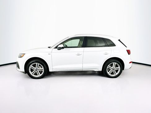 Used 2021 Audi Q5 e Premium w/ Convenience Package image 4