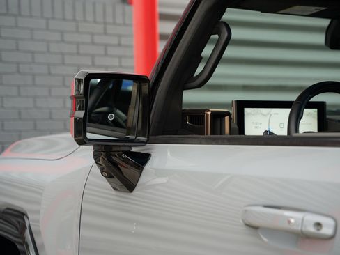 Used 2024 GMC Hummer EV 2X w/ Extreme Off-Road Package AWD/4WD image 8