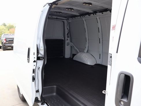 New 2025 GMC Savana 3500 Extended w/ Driver Convenience Package RWD image 24