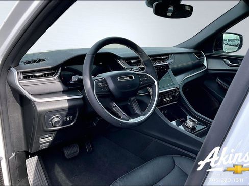 Used 2024 Jeep Grand Cherokee Altitude image 13