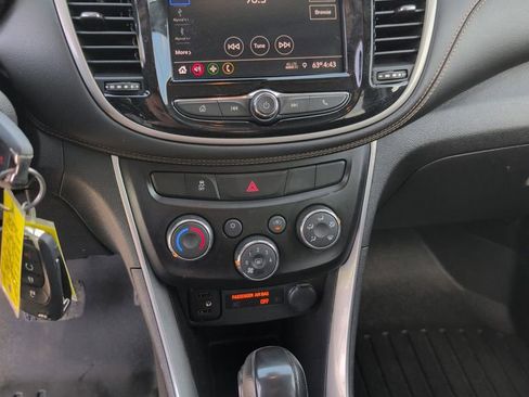 Used 2020 Chevrolet Trax LS w/ Tint and Cruise Package AWD/4WD image 10