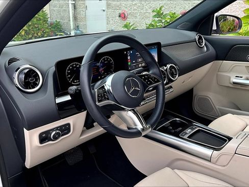 Certified 2025 Mercedes-Benz GLA 250 4MATIC image 13