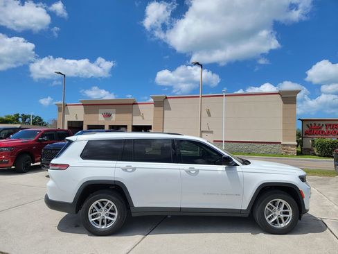 Used 2021 Jeep Grand Cherokee L Laredo w/ Luxury Tech Group I image 6