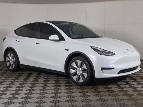 Used 2020 Tesla Model Y Long Range image 46