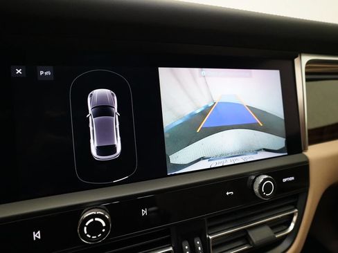 Certified 2024 Porsche Macan AWD/4WD image 18