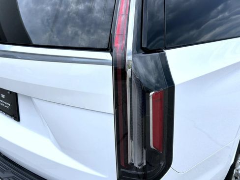 Used 2021 Cadillac Escalade Premium Luxury w/ Performance Package AWD/4WD image 11
