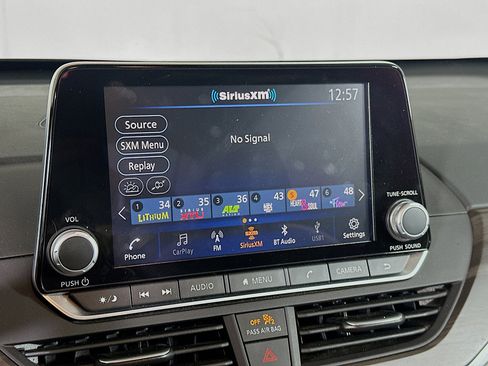 Used 2025 Nissan Altima 2.5 SV image 21