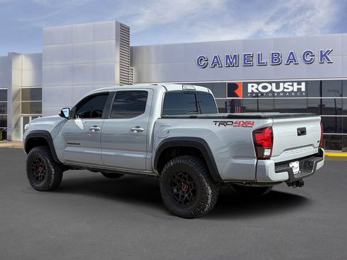 Used 2019 Toyota Tacoma TRD Off-Road AWD/4WD image 4