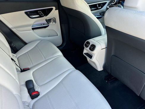 Used 2026 Mercedes-Benz GLC 300 image 32