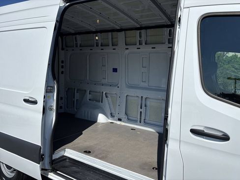 Used 2025 Mercedes-Benz Sprinter 2500 image 13