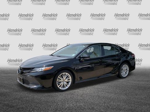 Used 2019 Toyota Camry XLE w/ Navigation Package FWD image 5