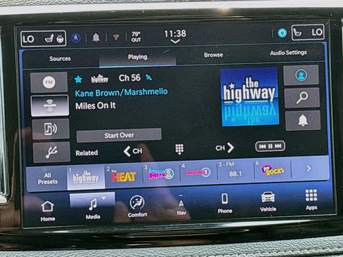 Used 2024 Chrysler Pacifica Limited FWD image 7