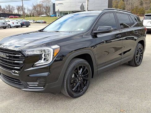 Certified 2023 GMC Terrain SLE w/ Driver Convenience Package image 4