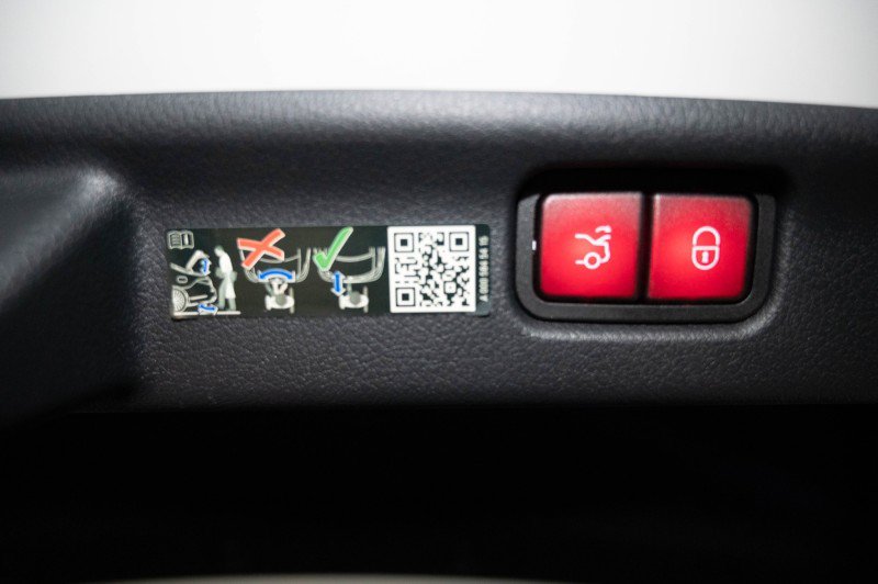 Certified 2023 Mercedes-Benz C 300 4MATIC Sedan image 35