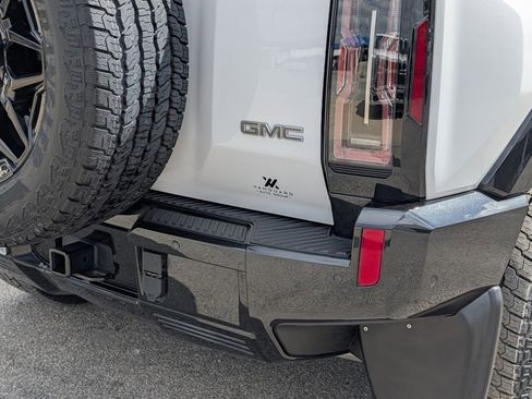 Used 2025 GMC Hummer EV 2X w/ LPO, Sport Package image 8