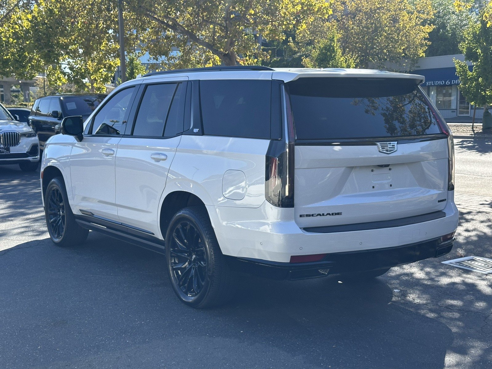 Used 2021 Cadillac Escalade Sport Platinum w/ LPO, ONYX Package AWD/4WD image 11