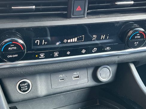 Used 2023 Nissan Rogue SV image 27