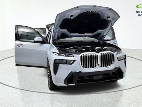 Used 2024 BMW X7 xDrive40i w/ M Sport Package AWD/4WD image 12