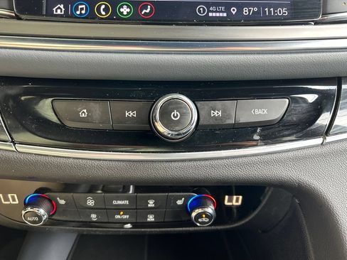 Used 2022 Buick Enclave Essence w/ Sport Touring Edition FWD image 17