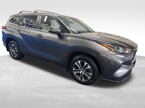 Used 2023 Toyota Highlander XLE AWD/4WD image 8