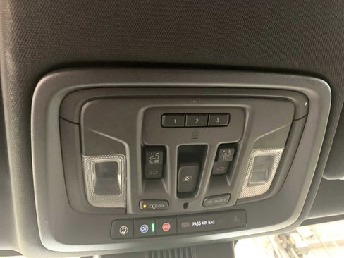 Used 2024 Chevrolet Silverado 2500 ZR2 w/ Technology Package image 6