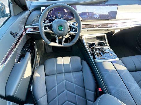 New 2026 BMW 760i xDrive w/ Executive Package image 17