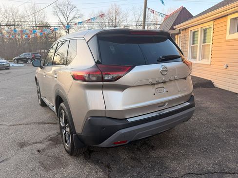 Used 2021 Nissan Rogue SL w/ Premium Package image 6