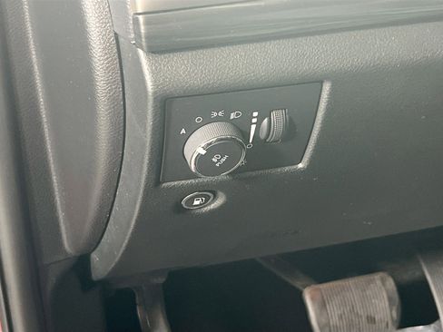 Used 2022 Jeep Grand Cherokee Laredo X image 10