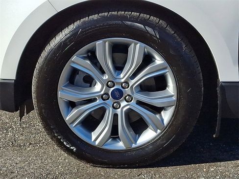 Used 2022 Ford Edge Titanium w/ Class II Trailer Tow Package image 8