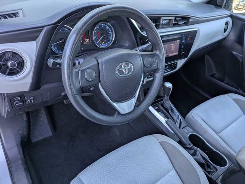 Used 2018 Toyota Corolla LE image 2