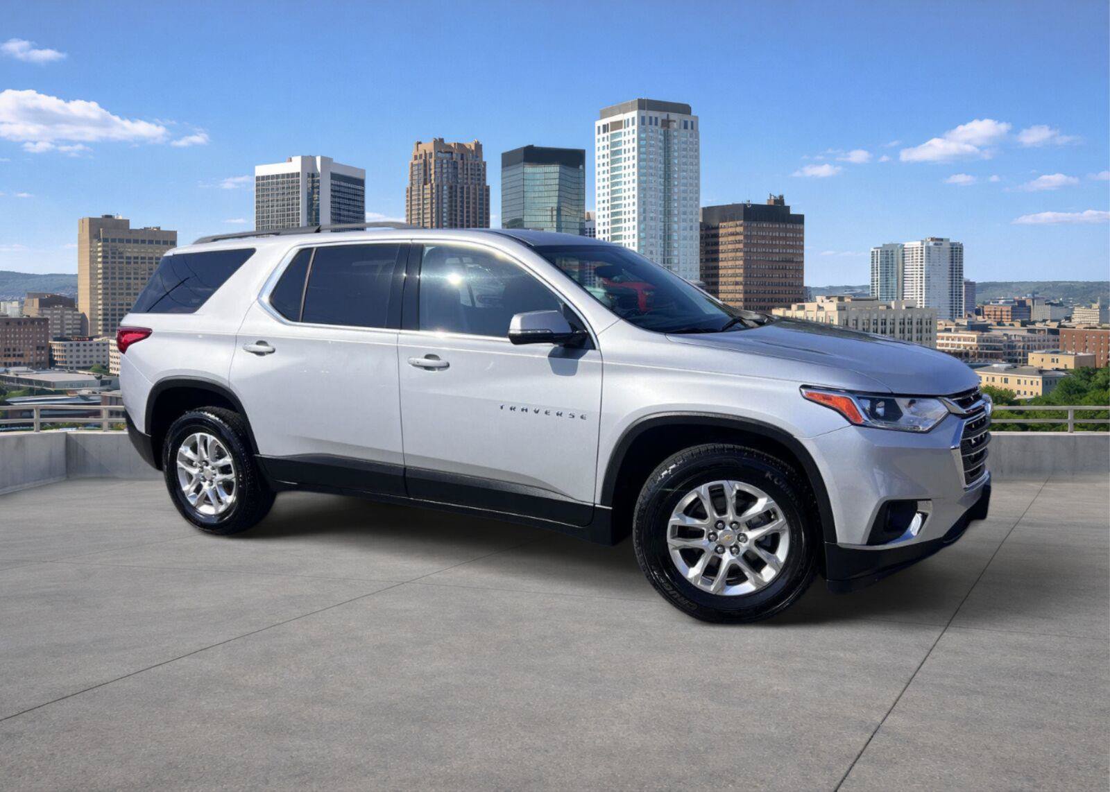 Used 2020 Chevrolet Traverse LT FWD image 1