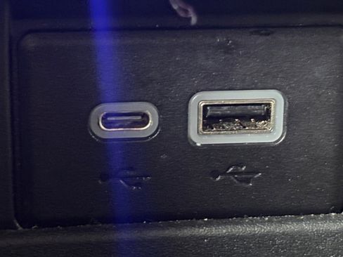 Used 2022 GMC Yukon AT4 image 6