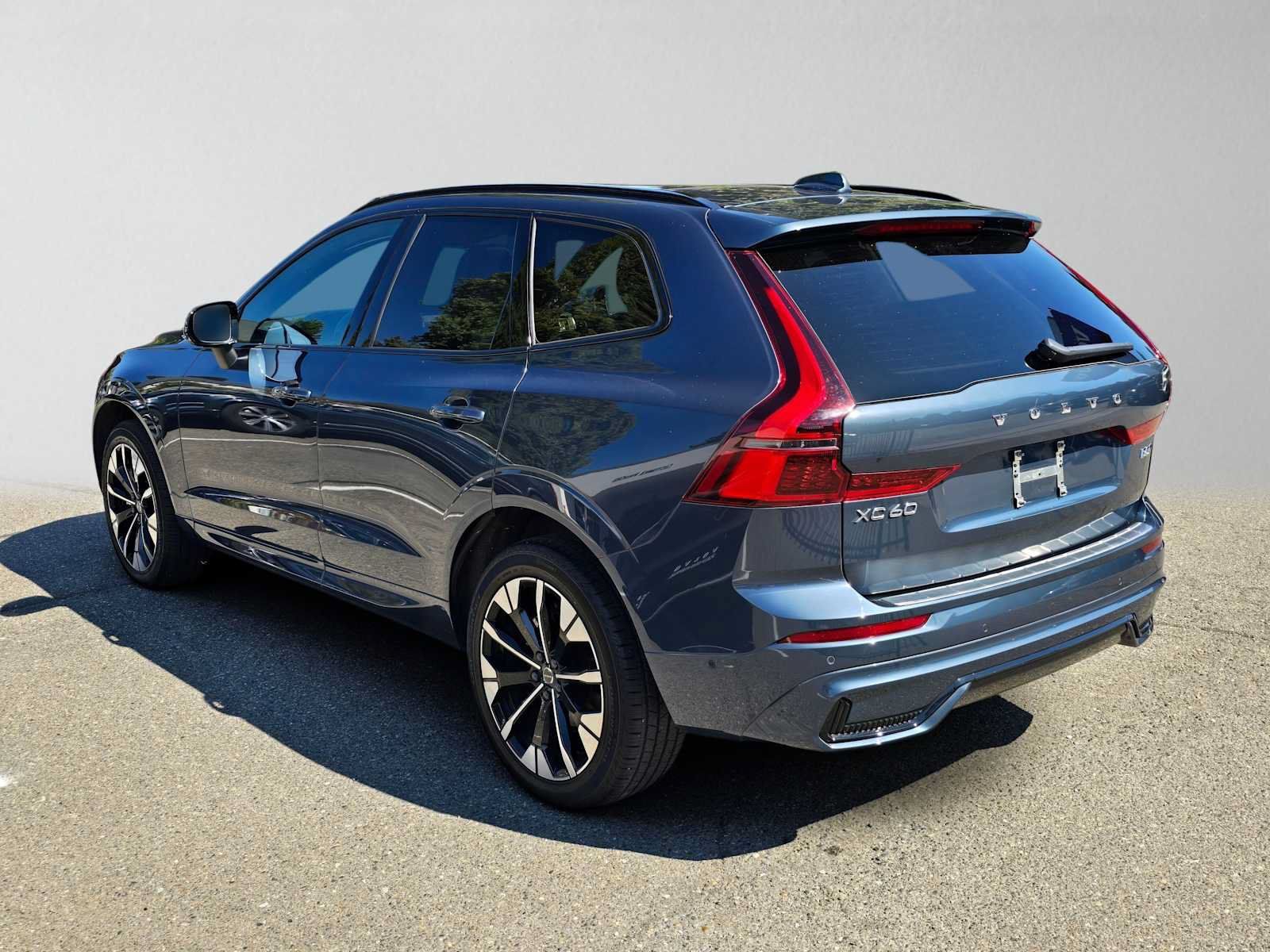 Used 2026 Volvo XC60 B5 Plus w/ Protection Package Premier AWD/4WD image 5