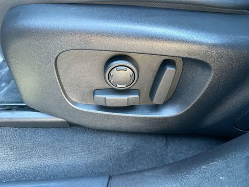 Used 2025 Land Rover Range Rover Velar Dynamic SE image 12