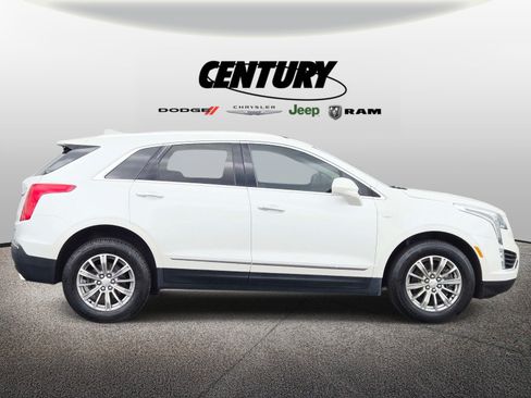 Used 2018 Cadillac XT5 Luxury w/ Driver Awareness Package AWD/4WD image 2