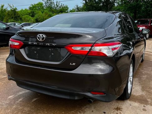 Used 2018 Toyota Camry LE FWD image 7