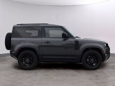 Used 2022 Land Rover Defender 90 X-Dynamic S AWD/4WD image 4