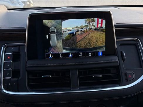 Used 2024 Chevrolet Suburban Premier image 24