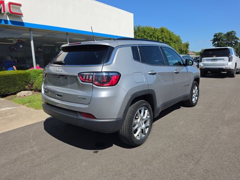 Used 2023 Jeep Compass Latitude w/ Sun and Sound Group AWD/4WD image 3