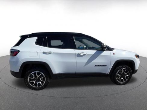 Used 2025 Jeep Compass Trailhawk AWD/4WD image 16