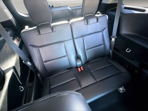 Used 2024 Ford Explorer XLT w/ Equipment Group 202A image 27