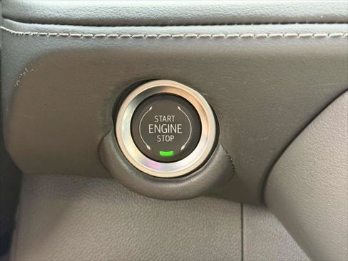 Used 2025 Chevrolet Suburban LT AWD/4WD image 33