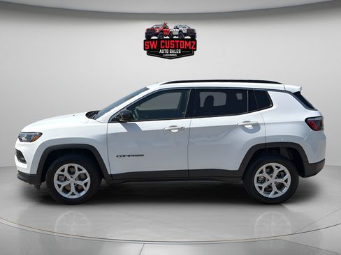 Used 2024 Jeep Compass Latitude AWD/4WD image 4
