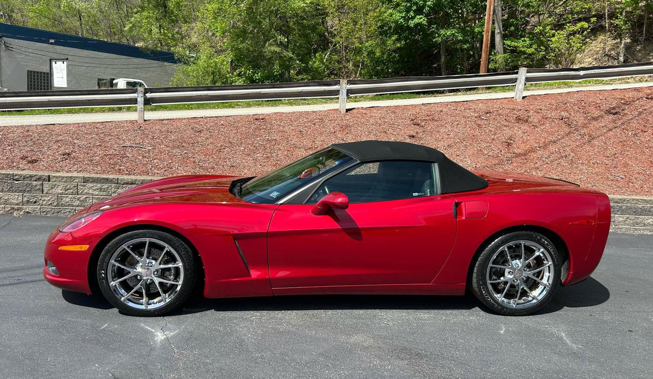 Used 2005 Chevrolet Corvette Convertible w/ Preferred Equipment Group RWD image 4