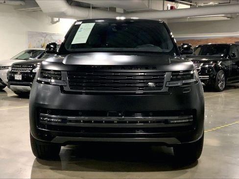 Used 2025 Land Rover Range Rover Long Wheelbase SE image 3