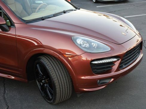 Used 2013 Porsche Cayenne GTS image 10
