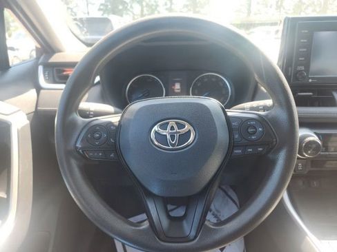 Used 2021 Toyota RAV4 LE AWD/4WD image 17
