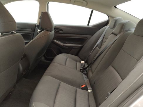 Used 2025 Nissan Altima 2.5 SV FWD image 18